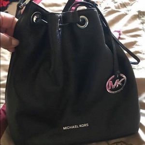 Michael Kors Jules bucket bag